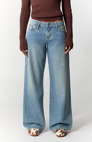 Casey Low Rise Baggy Jeans Light Wash Blue image number 2