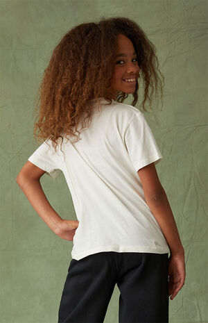 One Last Wave Graphic T-Shirt image number 4