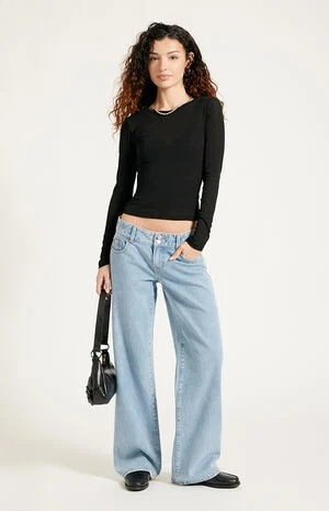 Zoe Low Rise Girlfriend Jeans Button Pocket Light Blue image number 2