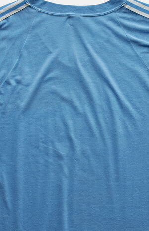 '90s Single and Loving It V-neck Graphic T-Shirt image number 3