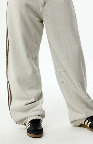 Gray High Waisted Barrel Jeans image number 5