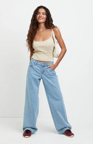 Zoe Low Rise Girlfriend Jeans Light Blue Wash image number 2