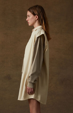 Women's Egg Shell Sleeveless Oxford Button Down Shirt image number 3