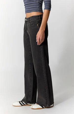 Zoe Low Rise Girlfriend Jeans Black image number 3
