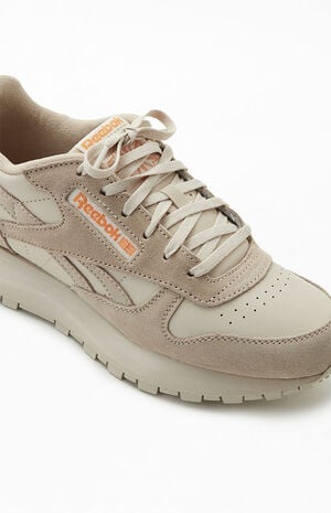 Susteen Bombardeo Brújula Reebok Women's Beige Classic Leather & Suede Sneakers | PacSun