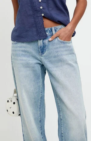 Zoe Low Rise Girlfriend Jeans Light Blue image number 5