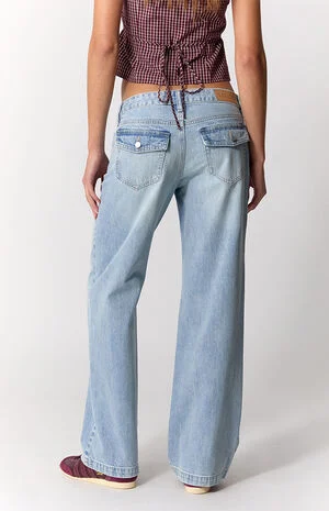Zoe Low Rise Girlfriend Jeans Button Pocket Light Blue image number 4