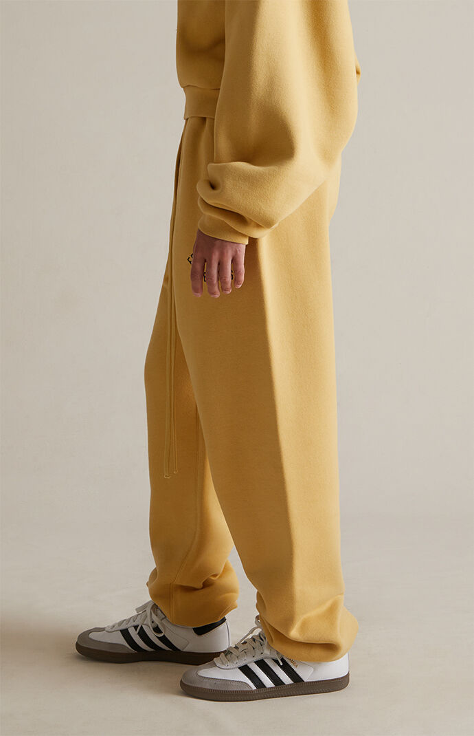 【FOG Essentials】Women's Amber Fleece Sweatpants Fear of God Essentials Women's Amber Fleece Sweatpants | PacSun