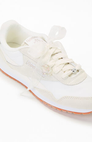 Women's Cream Classic AZ Sneakers image number 7