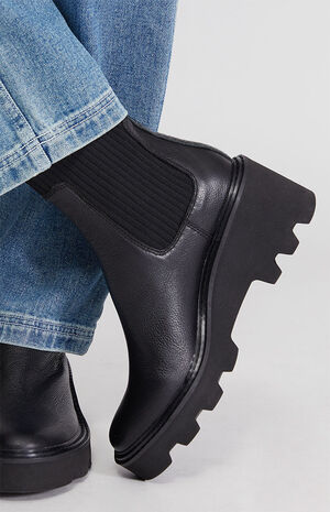 Women's Hoven Boots image number 2