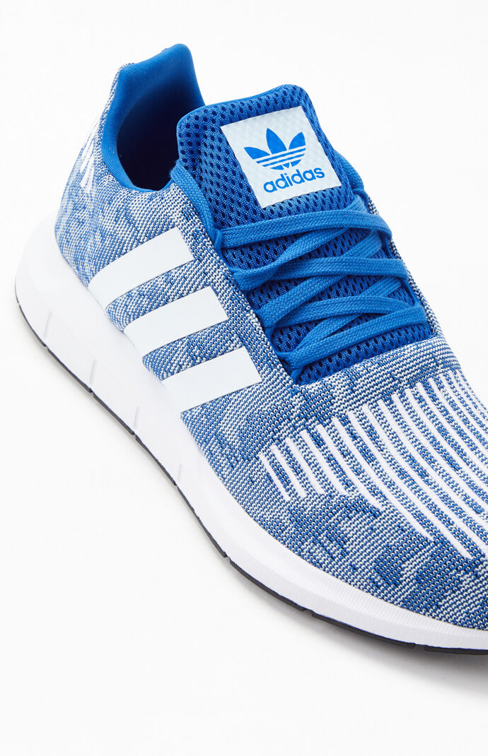 Adidas swift run cheap blue & white shoes