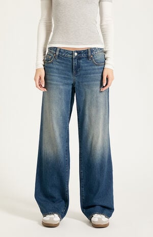 Zoe Low Rise Girlfriend Jeans Medium Indigo image number 2