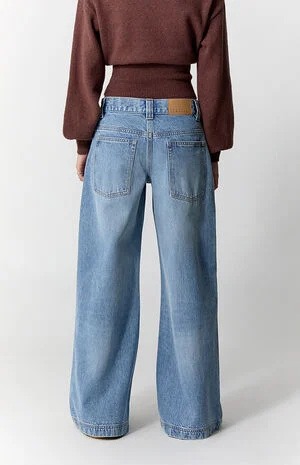Sloane Low Rise Ultra Baggy Jeans 2-Button Light Blue image number 4
