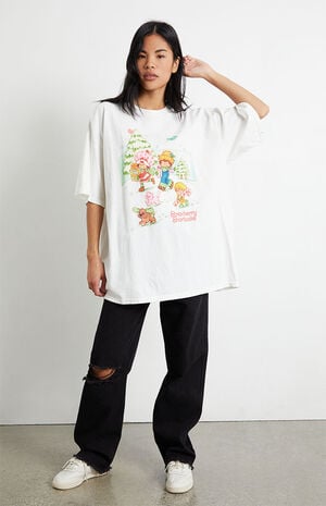 Strawberry Shortcake Fun In The Snow Oversized T-Shirt | PacSun