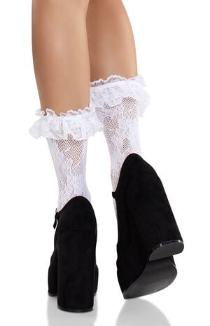 Blossom Lace Ankle Socks image number 2