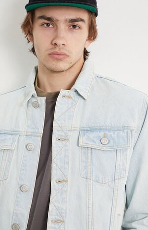 Light Wash Classic Fit Denim Trucker Jacket image number 3