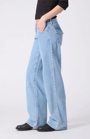Zoe Low Rise Girlfriend Jeans Button Pocket Light Blue image number 3