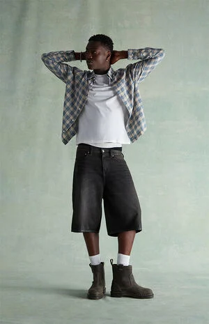 Black Coated Extreme Baggy Denim Shorts image number 1