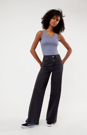 Queen Cropped Tank Top image number 3