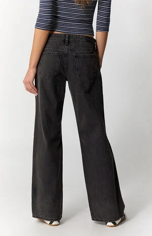 Zoe Low Rise Girlfriend Jeans Black image number 4