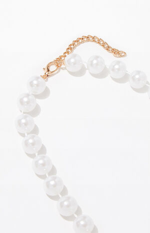 Giant Pearl Necklace image number 2