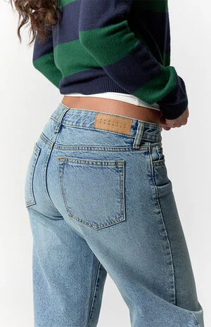 Zoe Low Rise Girlfriend Jeans Medium Blue Wash image number 5