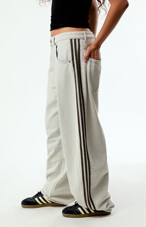 Gray High Waisted Barrel Jeans image number 3