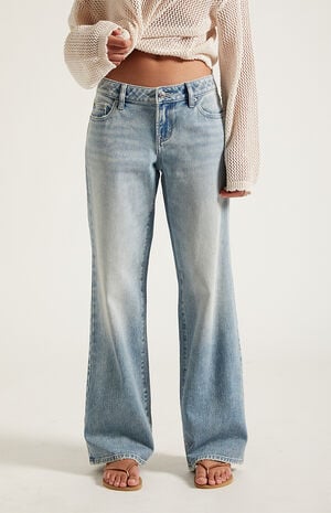 Zoe Low Rise Girlfriend Jeans Light Blue image number 2