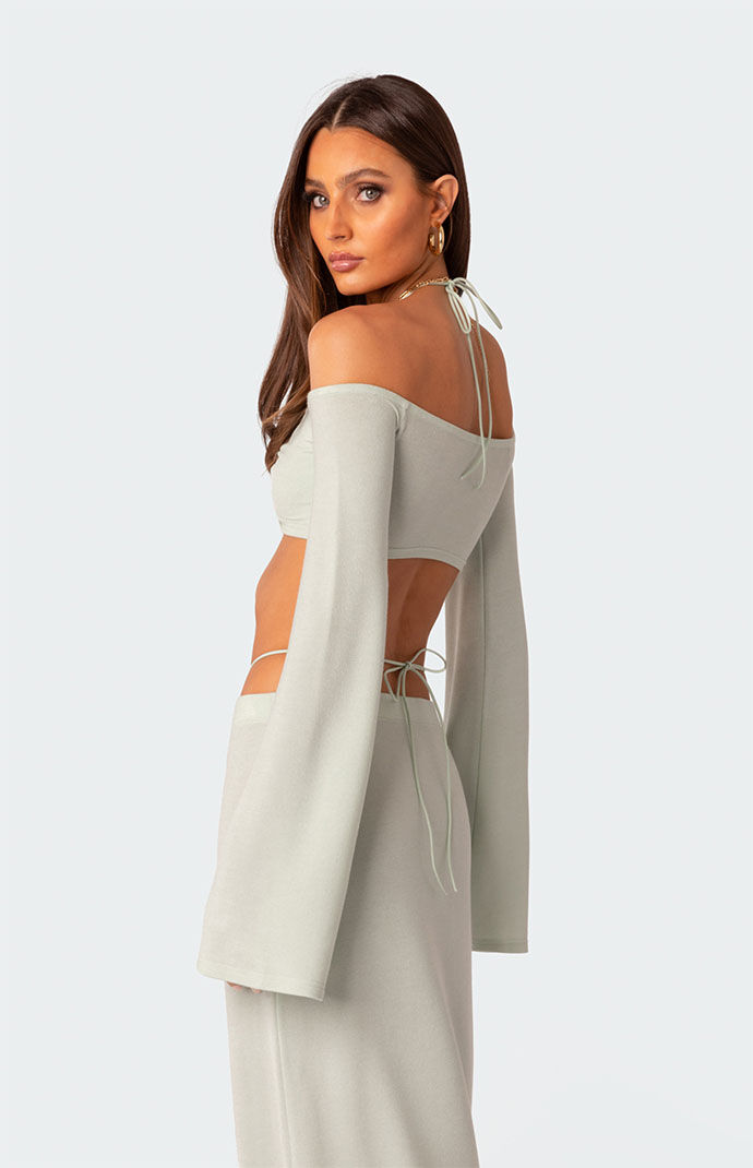 Edikted Celeste Off Shoulder Twist Crop Top | PacSun