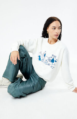 Vino Picnic Crew Neck Sweatshirt image number 3