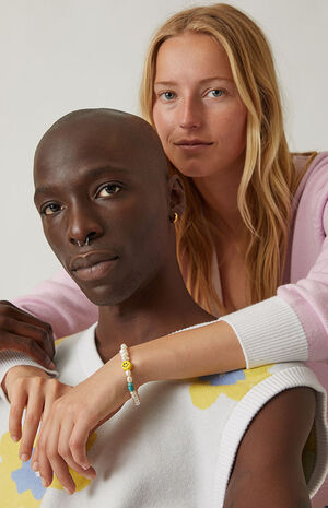 Smiley Pearl Bracelet image number 1