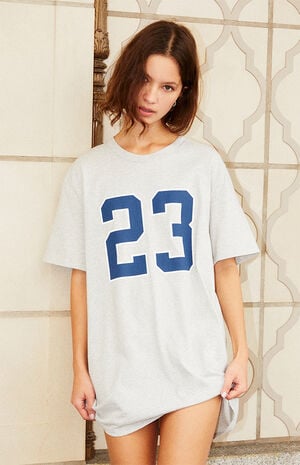 Penelope 23 Oversized T-Shirt image number 1