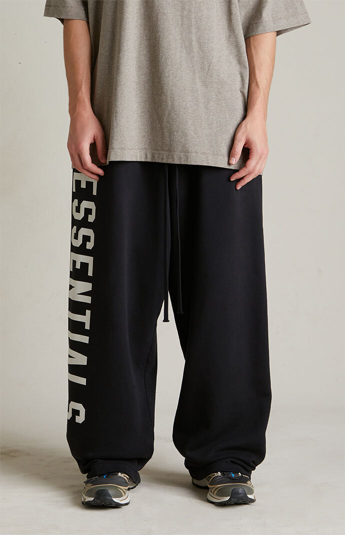 Fear of God Essentials Black Heavy Fleece Relaxed Sweatpants Fear of God Essentials Black Heavy Fleece Relaxed Sweatpants
