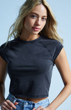 Sculpting Raglan T-Shirt image number 2