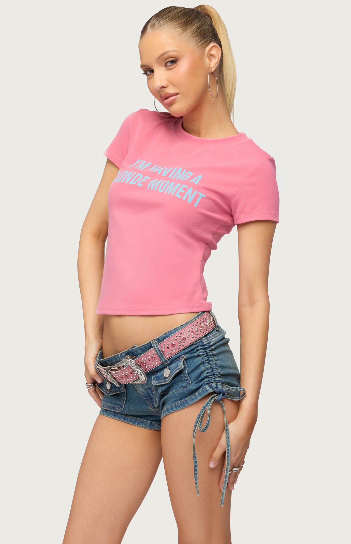 Edikted Blonde Moment T-Shirt