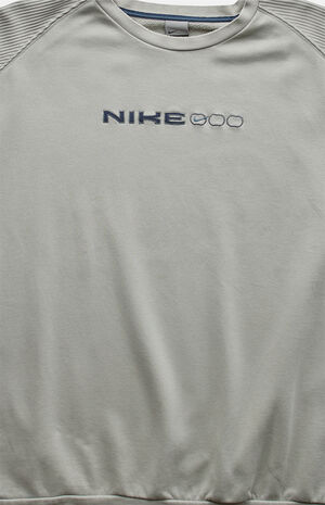 Beige 2000s Nike Crew Neck Sweatshirt image number 3
