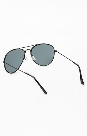 Black Metal Aviator Sunglasses image number 3