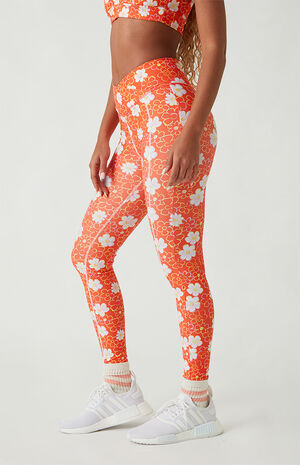 Active Naomi Cross Over Yoga Pants image number 3