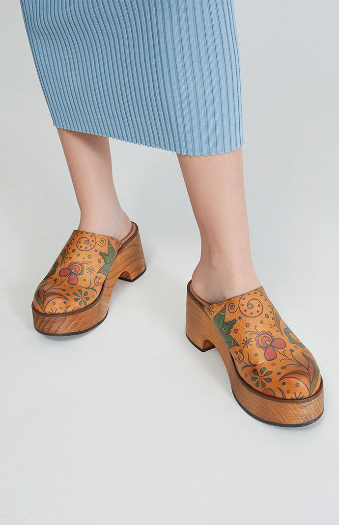 Patterned clogs outlet