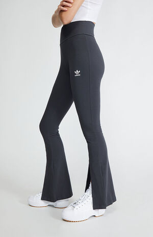 Afname dennenboom verzoek adidas Retro Split Flare Leggings | PacSun