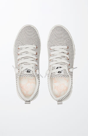 Women's Black Sheilahh Sneakers image number 3