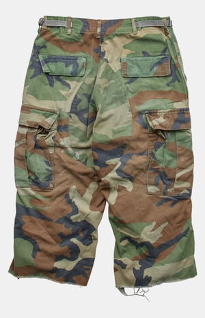 2000s Camo Capri Cutoff Shorts image number 1
