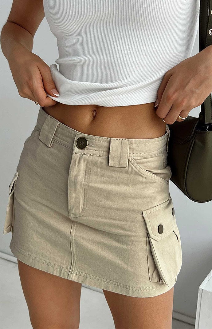Cargo mini skirt outfit 2025