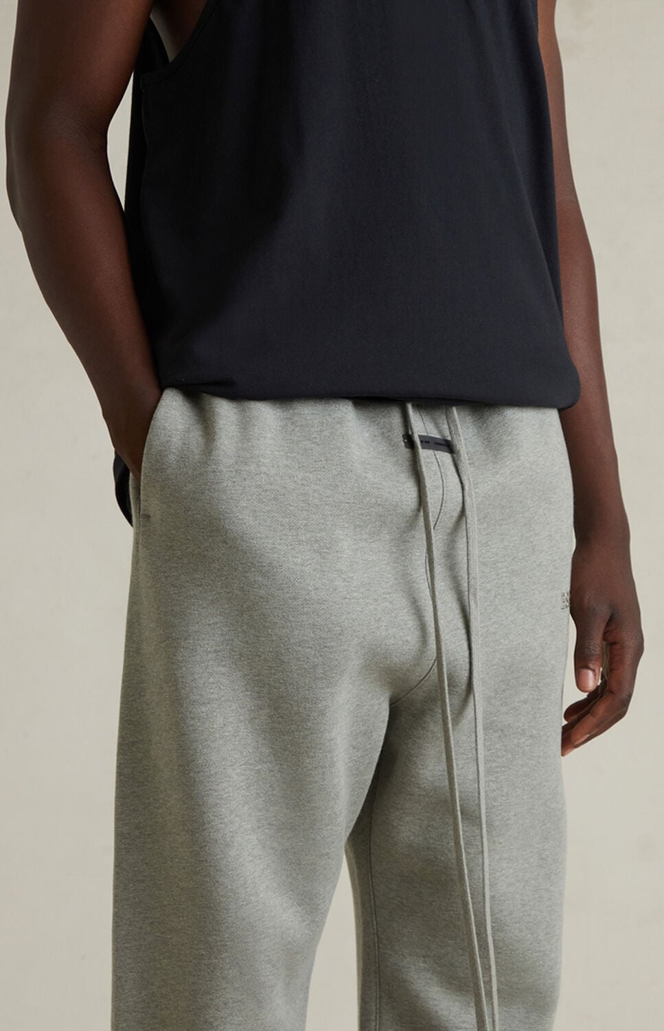 Fear of God ESSENTIALS Concrete Heather Fleece Relaxed Sweatpants thumbnail 6