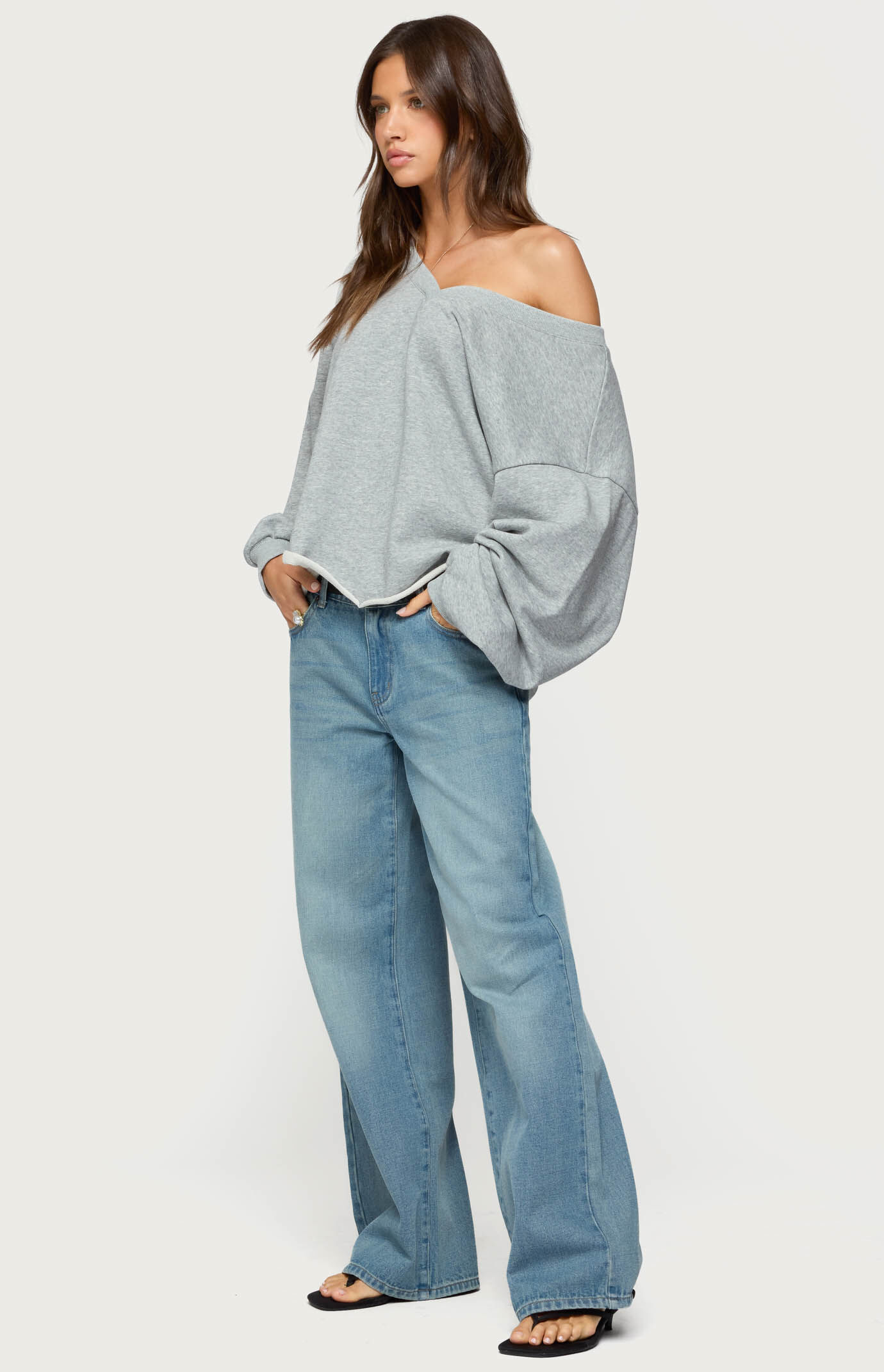 Edikted Winfred Oversized V Neck Sweatshirt