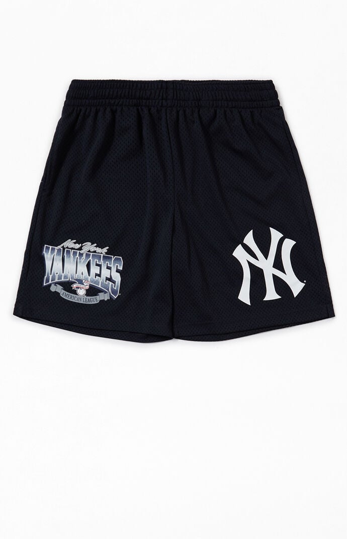 ★【New era】★SEASONAL NYLON SUMMER SHORT.S★ショート★ New Era NY Yankees Summer Classics Shorts | PacSun