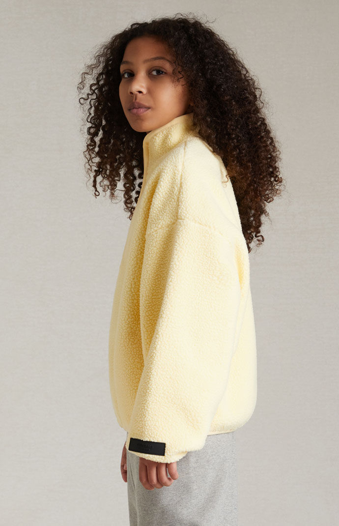 ☺︎　0307 Kids Fear of God Essentials Garden Yellow Polar Fleece Half