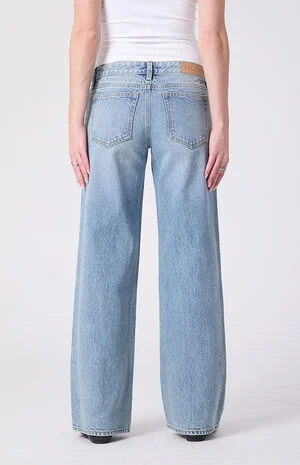 Zoe Low Rise Girlfriend Jeans Medium Blue Wash image number 4