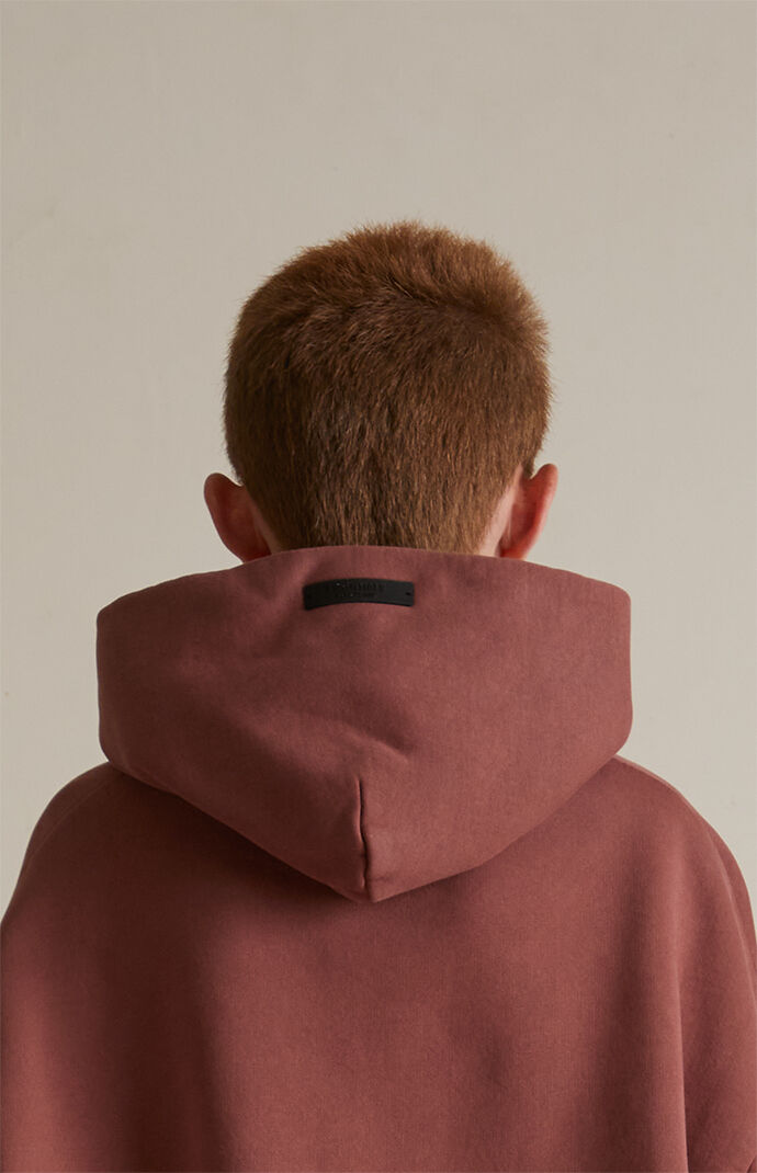 国内発送☆FEAR OF GOD☆HEAVY FLEECE HOODIE/CRIMSON Fear of God ESSENTIALS Heavy Fleece Hoodie in Crimson | REVOLVE