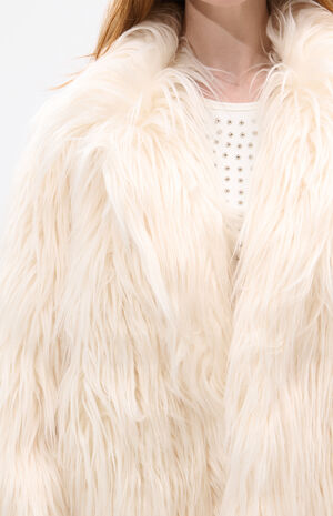 Breckenridge Cream Faux Fur Coat image number 5